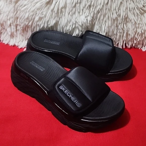 Skechers Women's, Max Cushioning - Exclusive Sandal - Picture 3 of 11